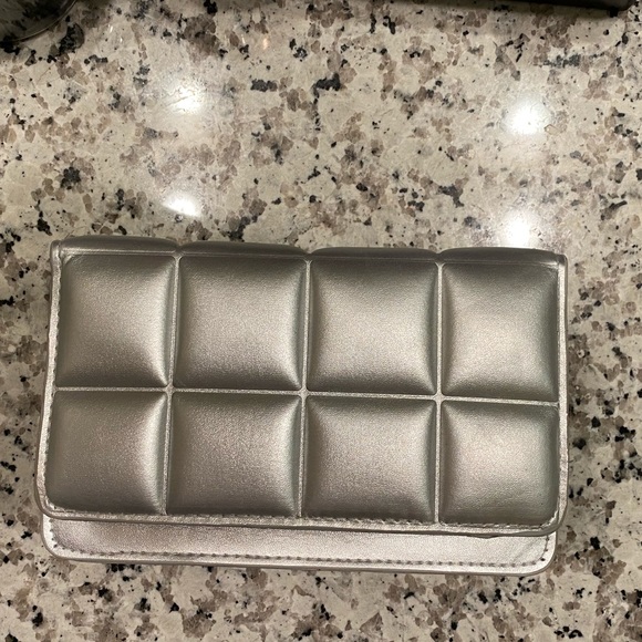 Puffer Crossbody Purse! - Picture 5 of 8